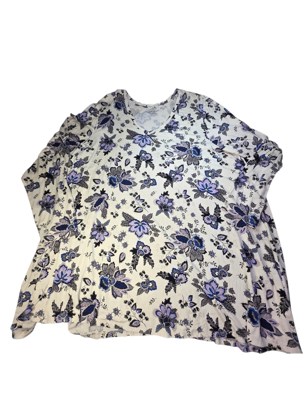 Lane Bryant Floral Top Size 26/28 3X Plus Size Purple Blue White V-Neck Knit